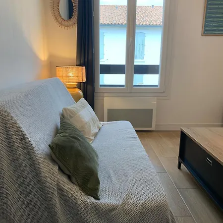 Sur Le Port De St Martin De Re *