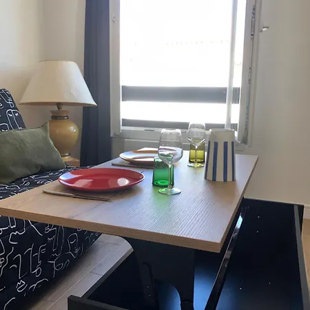 Sur Le Port De St Martin De Re *