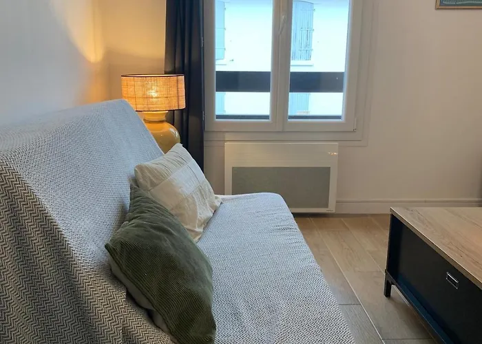 Sur Le Port De St Martin De Re *