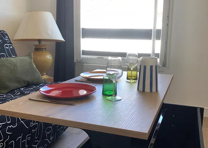 Sur Le Port De St Martin De Re *