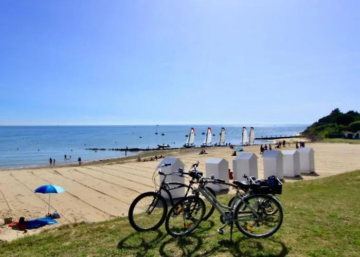 Sur Le Port De St Martin De Re Saint-Martin-de-Ré