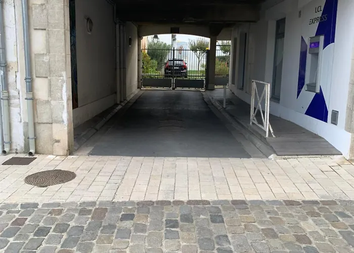 Sur Le Port De St Martin De Re